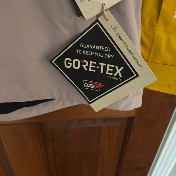 Burton Women's [ak] Kimmy Gore 2L Jacket - Goldenrod/Shadow Pink - Picture 6 of 12